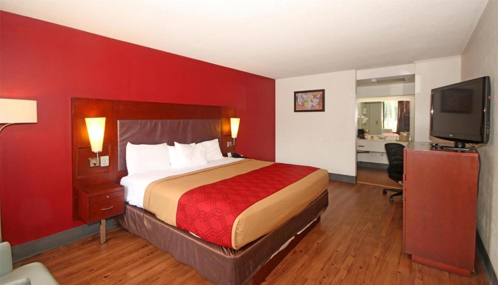 King Room - Non-Smoking interior